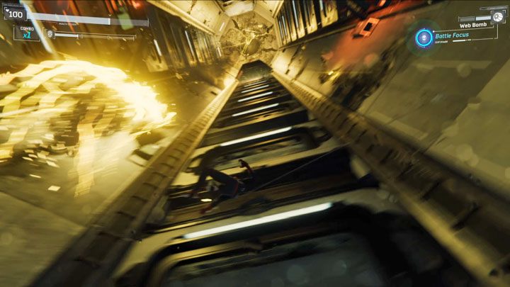 Po cut-scence z kontenerami wznowicie pościg wewnątrz budynku - Marvels Spider-Man: Vulture i Electro - bossowie, jak pokonać? - Marvels Spider-Man - poradnik do gry