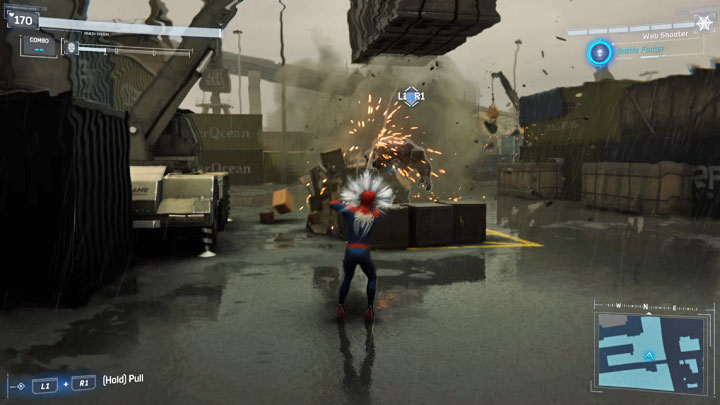 Podstawowym atakiem Rhino są szarże, których trzeba unikać (Kółko na padzie) żeby nie zderzyć się z bossem - Marvels Spider-Man: Scorpion i Rhino - bossowie, jak pokonać? - Marvels Spider-Man - poradnik do gry