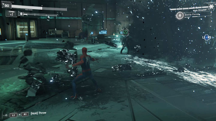 W bossa możecie rzucać obiektami chwytanymi z użyciem pajęczyn (L1+R1 na padzie) - Marvels Spider-Man: Mister Negative - boss, jak pokonać? - Marvels Spider-Man - poradnik do gry