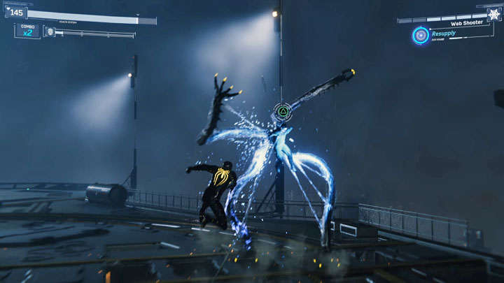 Głównym dążeniem jest ogłuszanie Octaviusa po to żeby się do niego przyciągnąć (Trójkąt na padzie) - Marvels Spider-Man: Finałowy boss Doktor Octavius - jak pokonać? - Marvels Spider-Man - poradnik do gry