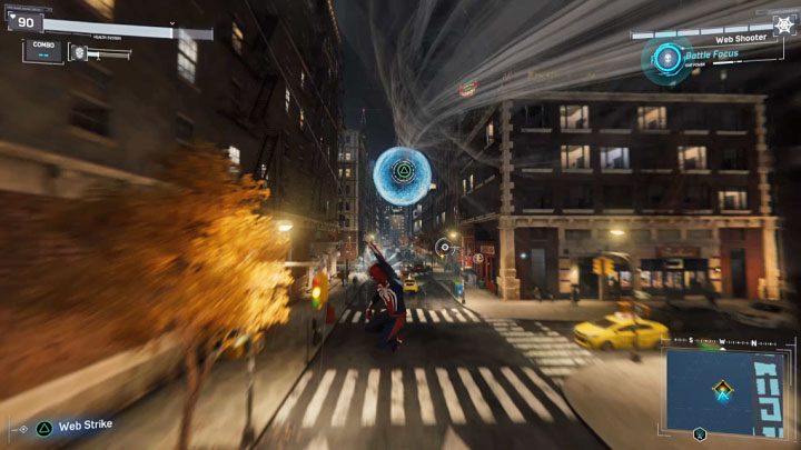 Podobnie jak wcześniej, musicie zbliżyć się do celu, a po pewnym czasie nad jego głową pojawi się ikona ataku (Trójkąt na padzie) - Marvels Spider-Man: Szokujący powrót (A Shocking Comeback) - solucja, opis przejścia - Marvels Spider-Man - poradnik do gry