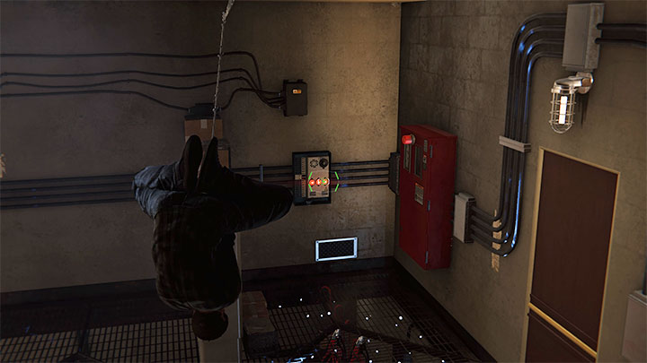 Gdy przejrzycie wszystko, Peter wpadnie w pułapkę - znajdziecie się nad naelektryzowaną podłogą - Marvels Spider-Man: Ukryte zamiary (Hidden Agenda) - solucja, opis przejścia - Marvels Spider-Man - poradnik do gry