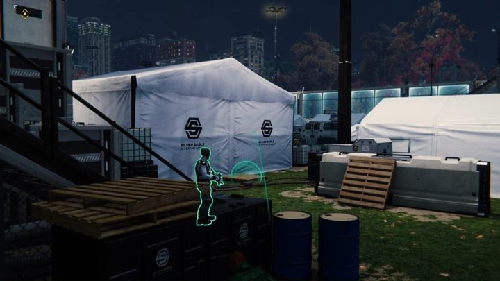 Podejdźcie do kolejnego strażnika i rzućcie wabik tak, by odszedł on od schodów - Marvels Spider-Man: Nieproszony gość (Uninvited) - solucja, opis przejścia - Marvels Spider-Man - poradnik do gry