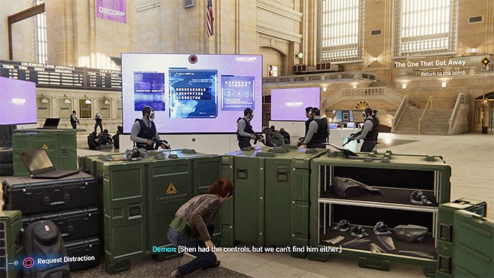 Po pojawieniu się Martina, nakażcie Peterowi zrzucić ekran na wrogów (ponownie Kwadrat na padzie) - Marvels Spider-Man: Ten, który uciekł (The One That Got Away) - solucja, opis przejścia - Marvels Spider-Man - poradnik do gry