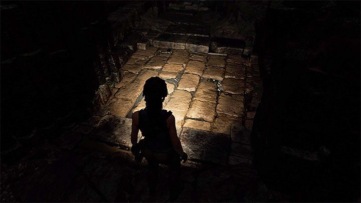 Druga odmiana to doły z kolcami i są one bardziej kłopotliwe, gdyż niektóre z nich są przykryte kamiennymi płytami - przykładową tego typu pułapkę pokazuje obrazek - Shadow of the Tomb Raider - poradnik do gry