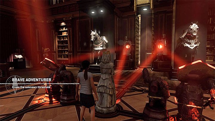 Dotrzyj do figury Białej Królowej i zacznij ją przeciągać w stronę figur rycerzy - Jak rozwiązać zagadkę z Białą Królową w posiadłości Croftów? | Tomb Raider - Shadow of the Tomb Raider - poradnik do gry