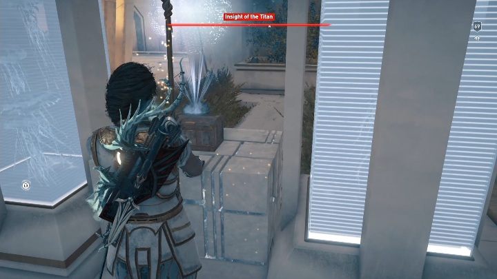 Pomiędzy dwoma kolumnami znajdującymi się na środku pomieszczenia znajduje się skrzynia - Dusza Tytana - Ślady Hermesa w DLC Lost Atlantydy - Assassins Creed Odyssey - poradnik do gry