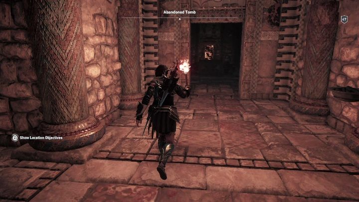 W skrzyni znajdziesz złotą siekierę z dobrymi statystykami, a jeśli aktywujesz tablicę to zakończysz eksplorację grobowca - Grobowce na Wyspach Hefajstosa - Assassins Creed Odyssey - poradnik do gry