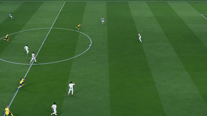 Długie podania po ziemi zazwyczaj wykorzystuje się do przeniesienia ciężaru rozgrywki na drugą stronę murawy - Podania w FIFA 19 - FIFA 19 - poradnik do gry