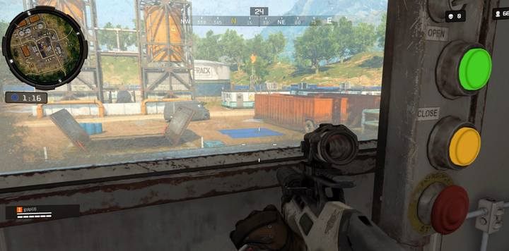 Z centralnego budynku możesz otworzyć gródź używając przycisków przy oknie - Mapa i opis ciekawych lokacji trybu Blackout - Call of Duty Black Ops 4 - poradnik do gry