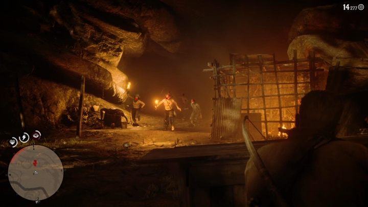 Osobiście, polecam wybrać dynamit, gdyż łatwiej będzie ci zaliczyć więcej trafień w głowę, a i tak cicha ścieżka zakończy się w pewnym momencie strzelaniną - Red Dead Redemption 2: To są ziemie Murfreech - Solucja - Red Dead Redemption 2 - poradnik do gry