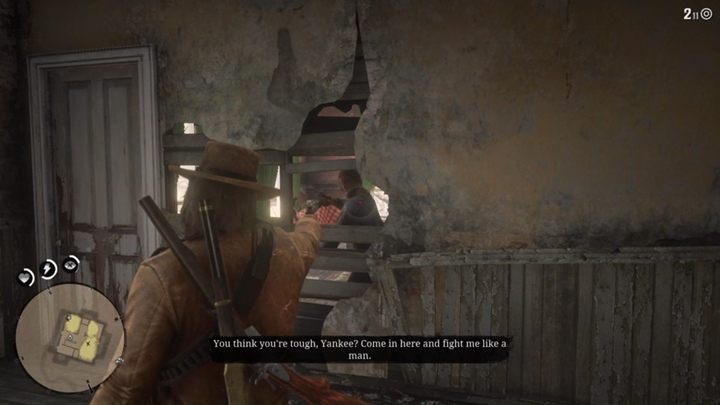 Gdy wyczyścisz parter, biegnij na górę - jednego z wrogów możesz zabić przez dziurę w ścianie - Red Dead Redemption 2: Bitwa o Shady Belle - Solucja - Red Dead Redemption 2 - poradnik do gry