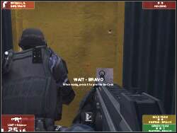 Znajdziesz się przy drzwiach, które prowadzą do magazynu z pierwszą bombą - Zadanie 4 - OPIS PRZEJŚCIA - Tom Clancys Rainbow Six 3: Raven Shield - poradnik do gry