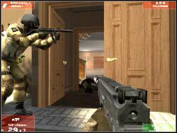 Po dotarciu do wskazanych drzwi rozkaż swoim ludziom, aby skierowali się do środka i oczyścili pomieszczenie (funkcja Clear) - Zadanie 6 - OPIS PRZEJŚCIA - Tom Clancys Rainbow Six 3: Raven Shield - poradnik do gry