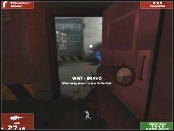 Dojdziesz w końcu (po przekroczeniu czerwonych drzwi, nikt za nimi nie stoi) do drugiego Go-Code - Zadanie 7 - OPIS PRZEJŚCIA - Tom Clancys Rainbow Six 3: Raven Shield - poradnik do gry