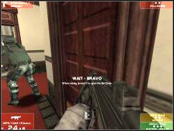 Rozpocznij eksplorację banku pamiętając jednak przy tym, aby poruszać się ostrożnie i zgodnie ze wskazaniami kolejnych waypointów - Zadanie 10 - OPIS PRZEJŚCIA - Tom Clancys Rainbow Six 3: Raven Shield - poradnik do gry