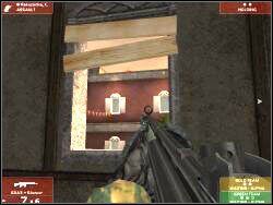 Zerknij na screena: w miejscu, w którym się znajduje celownik jest jeden z pierwszych snajperów czatujących na dachach - Zadanie 15 - OPIS PRZEJŚCIA - Tom Clancys Rainbow Six 3: Raven Shield - poradnik do gry