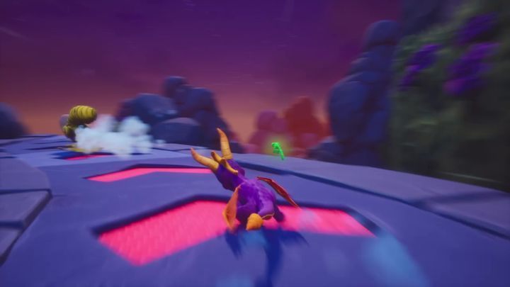 Znajdziesz tam dwóch złodziei biegających po określonej trasie - Stopiony Krater - Solucja do Spyro: Year Of The Dragon - Spyro Reignited Trilogy - poradnik do gry