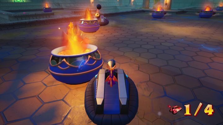 W tym pomieszczeniu znajdziesz portal, który poprowadzi cię na arenę do walki na poduszki - Nawiedzony Grobowiec - Solucja do Spyro: Year Of The Dragon - Spyro Reignited Trilogy - poradnik do gry