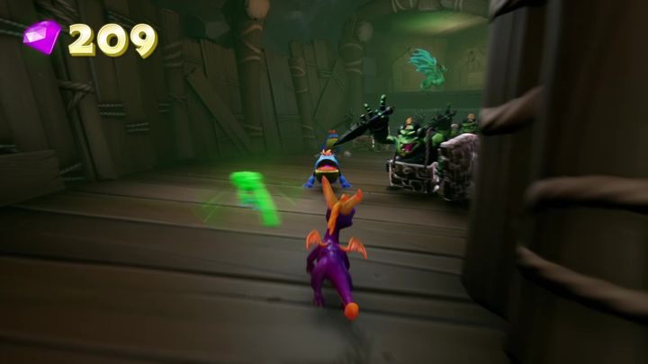 Na szczycie budynku znajduje się kolejny smok do uratowania - Mgliste trzęsawisko - Solucja Spyro the Dragon - Spyro Reignited Trilogy - poradnik do gry