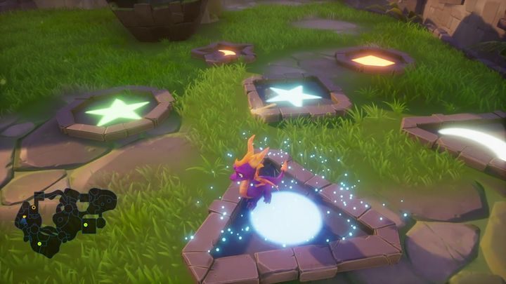 Ostatnim etapem zadania jest aktywowanie płyt naciskowych, które znajdują się przy posągu stojącym na ostatniej polanie - Rzeźbozdrój - Solucja Spyro 2 Riptos Rage! - Spyro Reignited Trilogy - poradnik do gry