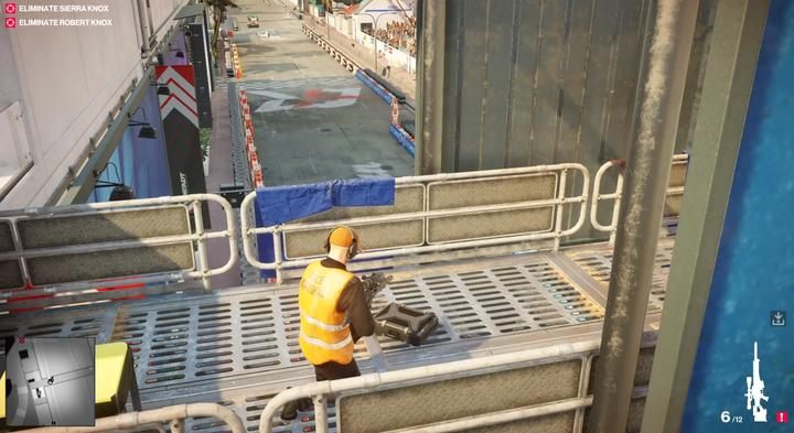 Rozłóż karabin snajperski na przejściu nad torem i zestrzel jeden lub więcej celów - Jak zdyskwalifikować Mosesa Lee w misji Linia Mety (Miami) | Hitman 2 - Hitman 2 - poradnik do gry