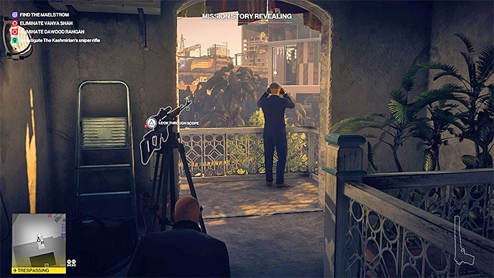 Podsłuchaj rozmowy mieszkańców na dziedzińcu chawli, po czym wyrusz na najwyższe piętro - Zadania fabularne w misji Pościg za zjawą | Hitman 2 - Hitman 2 - poradnik do gry