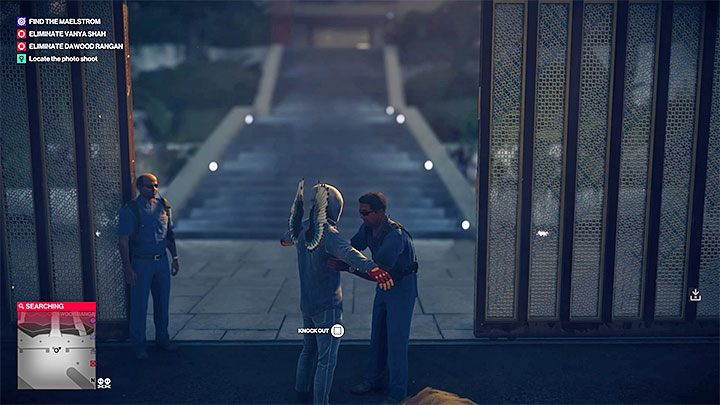 Pozbądź się z inwentarza broni i innych zakazanych przedmiotów i dopiero wtedy wyrusz w stronę wieżowca - Zadania fabularne w misji Pościg za zjawą | Hitman 2 - Hitman 2 - poradnik do gry
