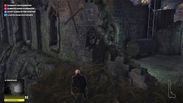 Agent 47 musi przedostać się do małego pomieszczenia pod sceną (Back Stage) zlokalizowanego bezpośrednio pod kukłą Feniksa - Misje fabularne w misji Stowarzyszenie Arki | Hitman 2 - Hitman 2 - poradnik do gry