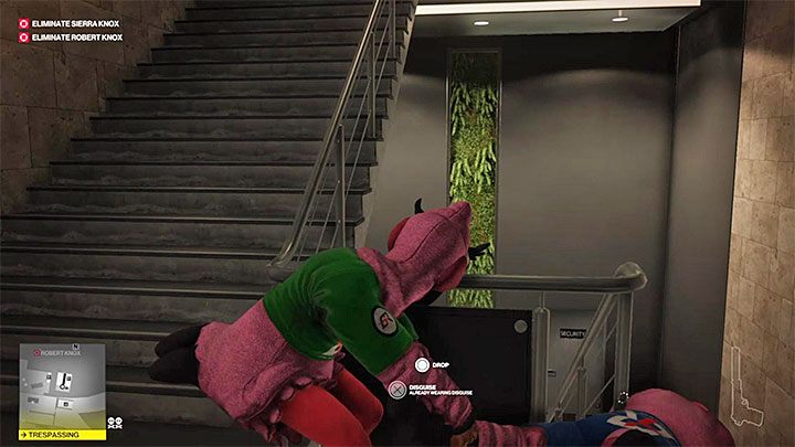 Na tyłach pomieszczenia ochrony jest klatka schodowa - Hitman 2: Miami - wszystkie trofea, lista - Hitman 2 - poradnik do gry