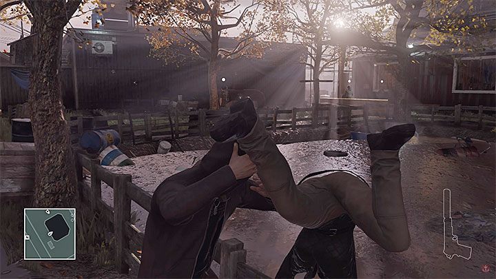 Penelope Graves można utopić w zbiorniku po zdobyciu odznaki Interpolu od jednego ze strażników - Hitman 2: Kolorado - wszystkie trofea, lista (Misje Legacy) - Hitman 2 - poradnik do gry