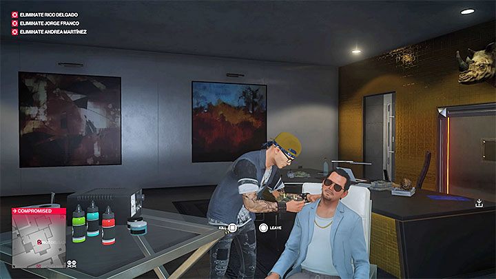 Po wejściu do gabinetu ustaw się przy krześle i zaczekaj aż Rico Delgado na nim usiądzie - Zadania fabularne w misji Trzygłowy wąż | Hitman 2 - Hitman 2 - poradnik do gry