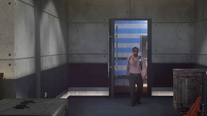 List miłosny został skradziony i jest on w posiadaniu pokazanego na obrazku strażnika, którego rozpoznasz po tym, że ma niesprawną jedną nogę - Zadania fabularne w misji Trzygłowy wąż | Hitman 2 - Hitman 2 - poradnik do gry