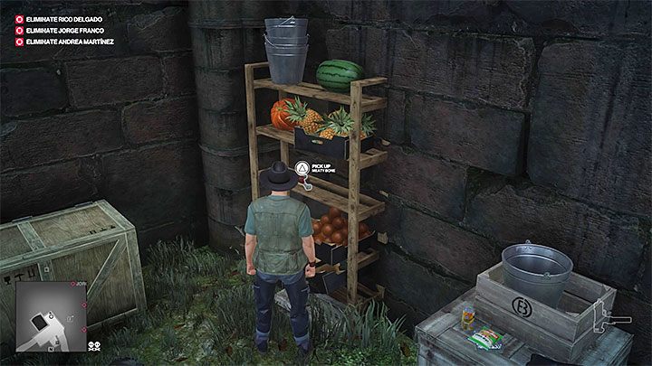 Pozostań jeszcze przy zagrodzie i zbadaj obszar na prawo od niej - Zamordowanie Rico Delgado w misji Trzygłowy wąż w Hitman 2 - Hitman 2 - poradnik do gry