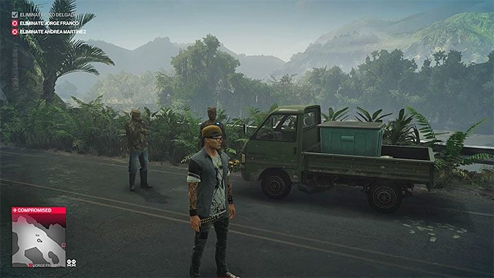 Mały samochód stoi zaparkowany w południowo-zachodniej części mapy - Opuszczenie Santa Fortuny w misji Trzygłowy wąż w Hitman 2 - Hitman 2 - poradnik do gry