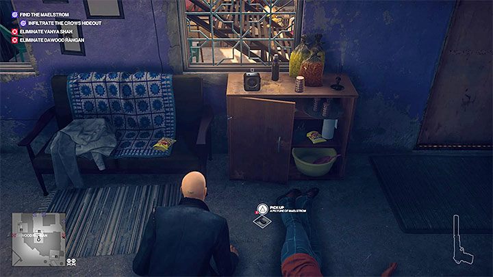 Włączone radio zainteresuje mężczyznę, który rozmawiał przez telefon - Jak łatwo zidentyfikować Maelstroma w misji Pościg za zjawą? | Hitman 2 - Hitman 2 - poradnik do gry