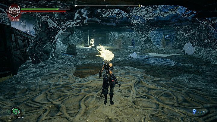 Gdy obejdziesz zrujnowany wagon tramwaju zobaczysz w oddali przeciwnika, który zacznie pluć kulami jadu, gdy tylko się do niego zbliżysz - Zaświaty cz.2 | Solucja do gry Darksiders 3 - Darksiders 3 - poradnik do gry