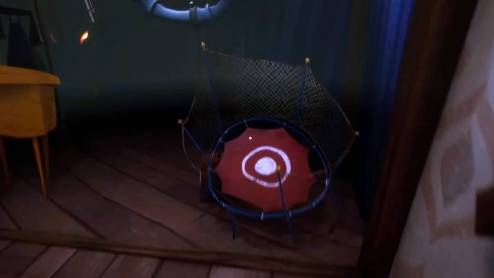 Aby znaleźć lalkę musisz wyjść z domu, aby to zrobić po wyjściu z pokoju biegnij cały czas do przodu - Piąte zadanie - zakończenie Hello Neighbor Hide and Seek - Hello Neighbor Hide and Seek - poradnik do gry