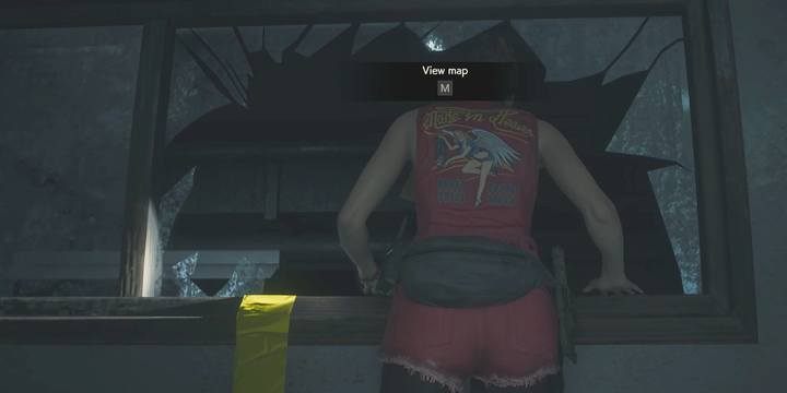 Wespnij się i przejdź przez okienko pod sufitem - Zdobądź niebieski klucz (pik) | Posterunek policji w Resident Evil 2 - Resident Evil 2 - poradnik do gry