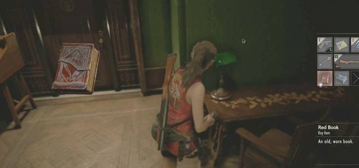 Najpierw idź do Biblioteki, 2F. Przy drzwiach prowadzących do Głównego holu znajdziesz na stoliku czerwoną książkę. - Jak zdobyć trzecią broń w Zbrojowni? | Sekrety na Posterunku Policji - Resident Evil 2 - poradnik do gry