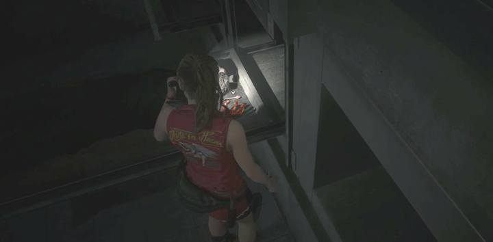 Klucz leży przy głowie truposza - Gdzie znaleźć różowy klucz (karo)? | Sekrety na Posterunku Policji - Resident Evil 2 - poradnik do gry