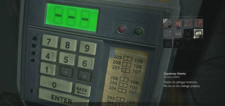 Zdobądź oba zagubione przyciski, aby móc otworzyć szafkę, w której leży torba - Wszystkie ulepszenia ekwipunku w Resident Evil 2 - Resident Evil 2 - poradnik do gry