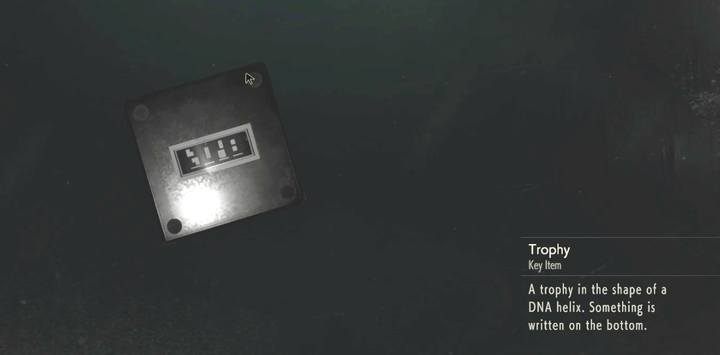 Obejrzyj spód trofeum - tu znajdziesz kod do uruchomienia maszyny w laboratorium - Gniazdo. Jak zdobyć III poziom uprawnień w ogrodzie? | Resident Evil 2 - Resident Evil 2 - poradnik do gry