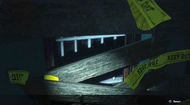 W celu zabarykadowania okna musisz do niego podejść, wcisnąć przycisk interakcji i wybrać deski z listy posiadanych przedmiotów - Jak i po co barykadować okna w Resident Evil 2? - Resident Evil 2 - poradnik do gry