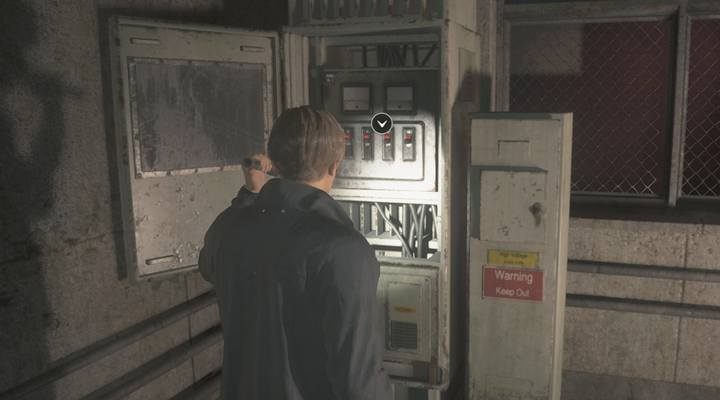 Skrzynka elektryczna z przełącznikami - Parking policyjny - ścieżka Leona | Posterunek Raccoon City - Resident Evil 2 - poradnik do gry