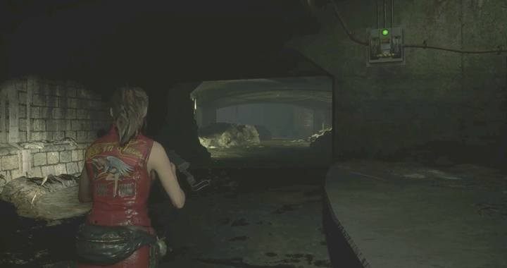 Wyjdź z kryjówki, przejdź przez most, przez drzwi z napisem EXIT i po schodkach w dół - Znajdź figurę: wieża | Kanały w Resident Evil 2 - Resident Evil 2 - poradnik do gry