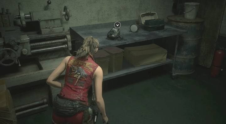 Torba na biodro - Znajdź figurę: wieża | Kanały w Resident Evil 2 - Resident Evil 2 - poradnik do gry