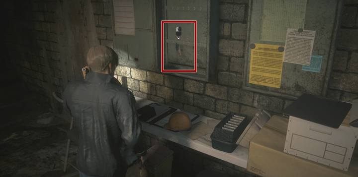 Aby skorzystać z przejścia najpierw zbierz klucz do lokacji znad stołu przy zejściu do wody - Gdzie znaleźć tajne przejście na Posterunek policji z Kanałów? | Resident Evil 2 - Resident Evil 2 - poradnik do gry