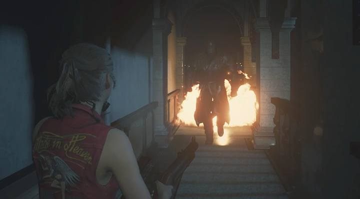 Tyran ściga gracza po posterunku policji, utrudniając mu wykonanie zadań - Jak pokonać lub unikać Tyrana w Resident Evil 2? - Resident Evil 2 - poradnik do gry