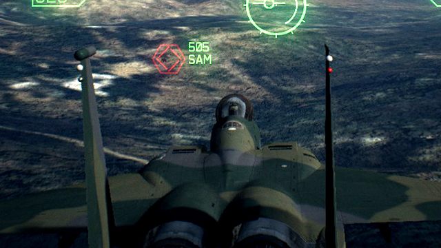 Właściwą strategią jest przelecenie nad celem, nawrót i atak od dogodnej strony. - Dlaczego rakiety nie trafiają w cel mimo pełnego namierzenia? - Ace Combat 7 Skies Unknown - poradnik do gry